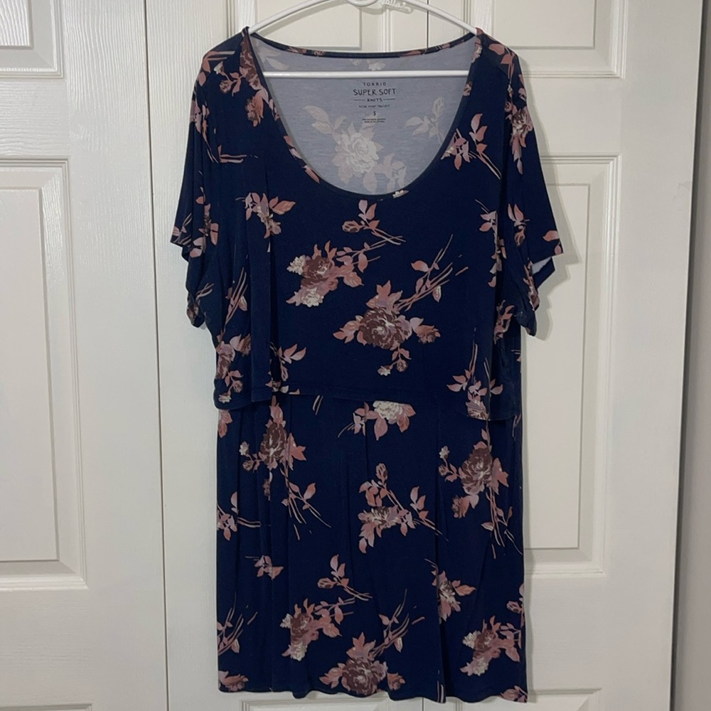 Maternity top blouse top pulls up for easy nursing torrid size 3 super comfy top